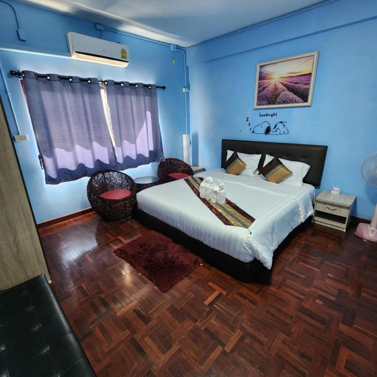 Chiangmai First House & Tour Hostel เชียงใหม่ ภายนอก รูปภาพ
