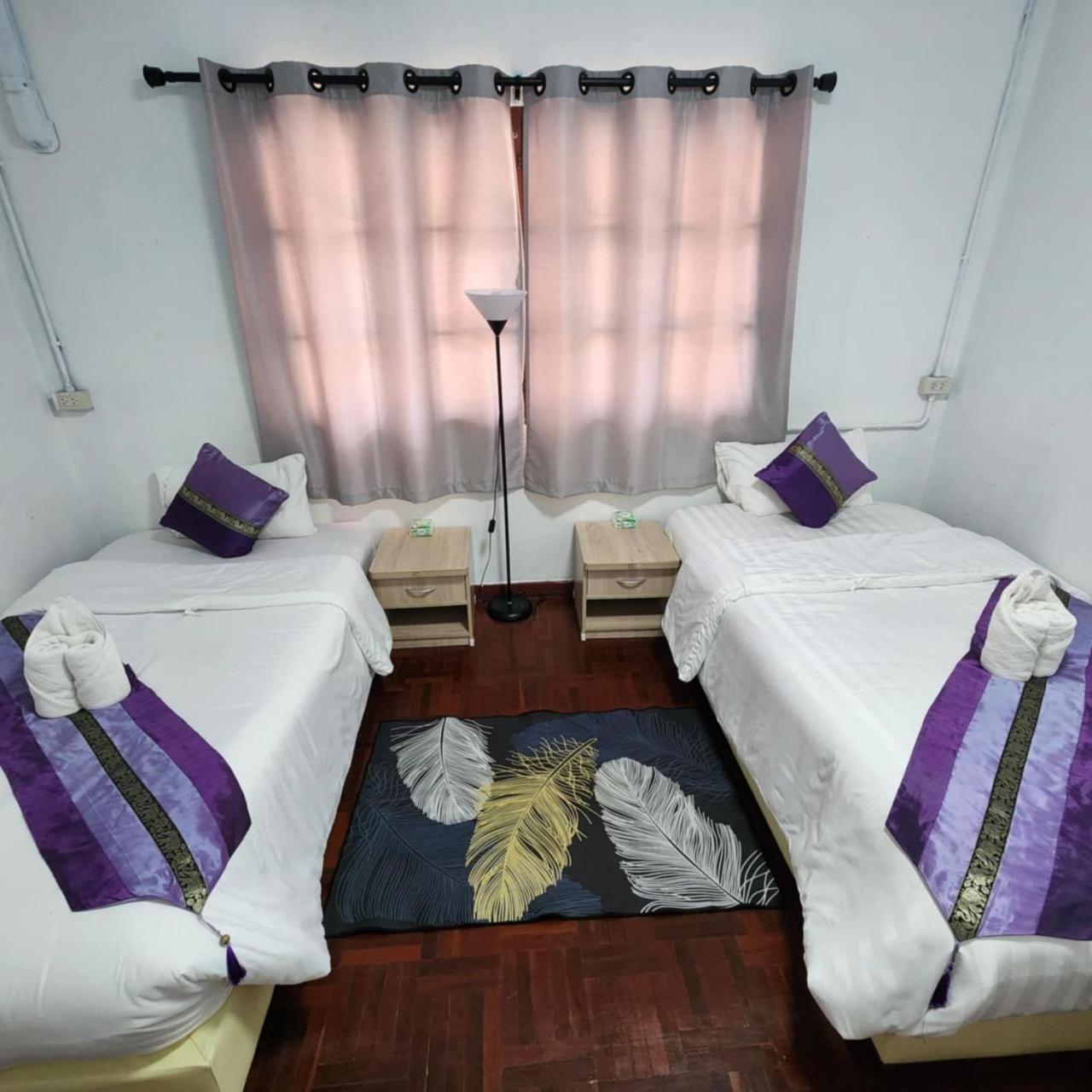 Chiangmai First House & Tour Hostel เชียงใหม่ ภายนอก รูปภาพ