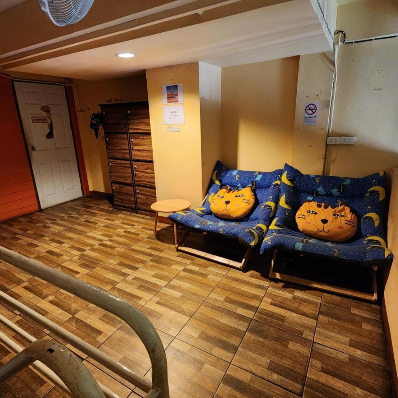 Chiangmai First House & Tour Hostel เชียงใหม่ ภายนอก รูปภาพ