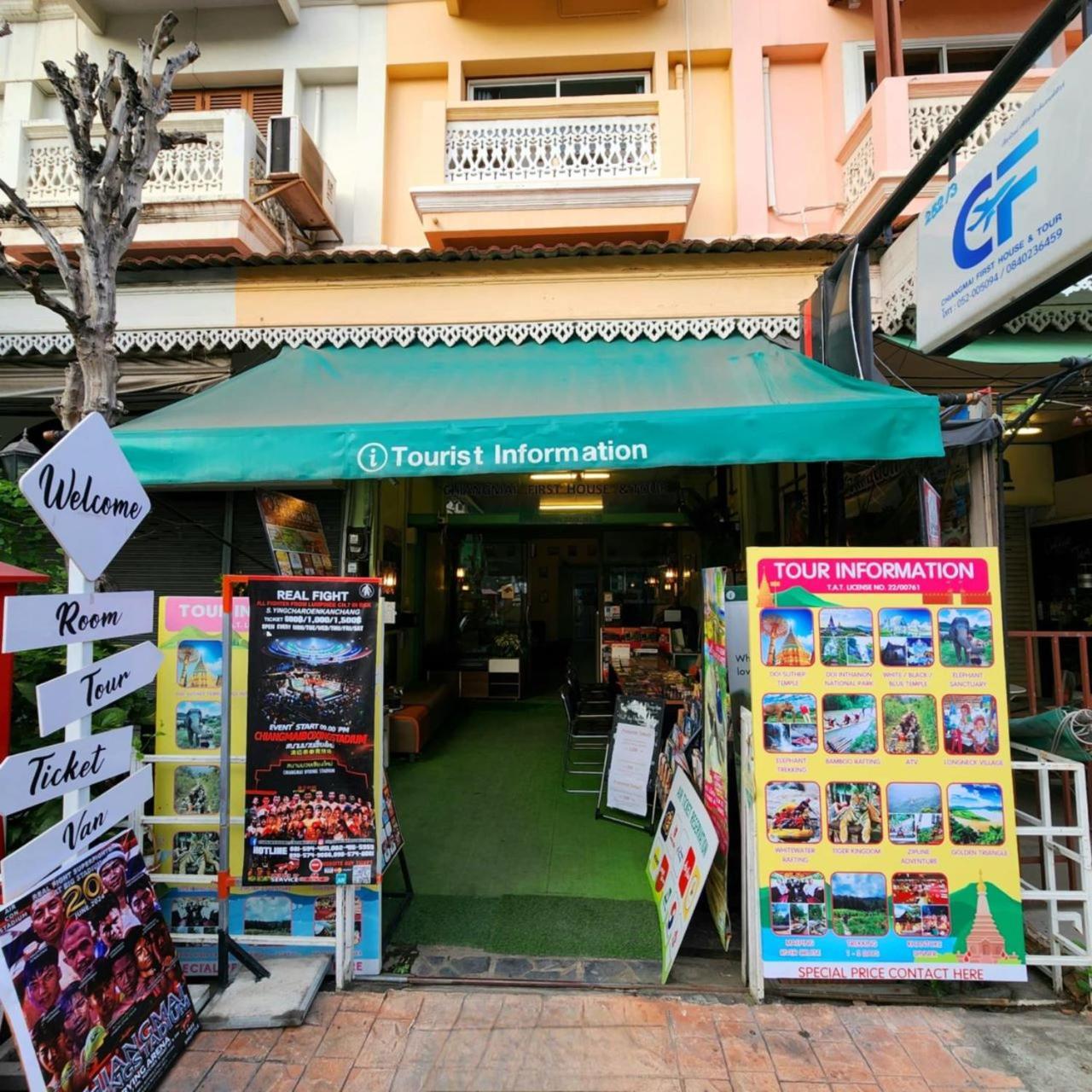 Chiangmai First House & Tour Hostel เชียงใหม่ ภายนอก รูปภาพ